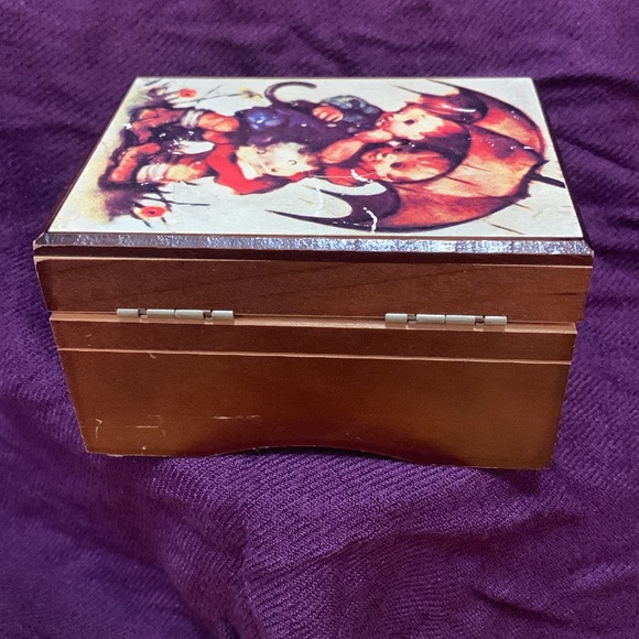 Vintage Hummel music box, “rain drops” 🎶, EUC - Picture 5 of 11